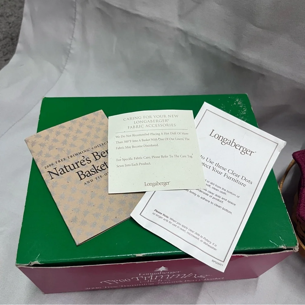 2006 Longaberger Christmas Collection  ~ w/Fabric Liner, Tie On, & Plastic Liner